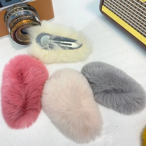 Lot de quatre barrettes en fausse fourrure de lapin en rose, crème et gris avec clips BB