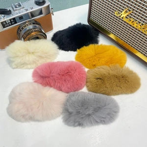Barrette en Peluche Fausse Fourrure Style Coréen Mignon Hiver Grande Pince BB Pour Femmes Automne Doux Moelleux Couleur Unie Accessoire