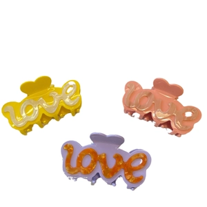 Trois pinces à cheveux en acétate LOVE en jaune, rose et violet pour femmes et filles