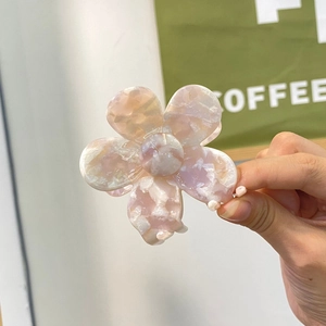 Pince à cheveux fleur en acétate de style français avec texture marbrée rose et blanc
