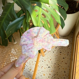 Macro detail of handmade acetate hair claw clip featuring colorful bow design