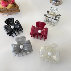 Set de pinzas para el cabello con lazo de acetato y perla en cinco colores variados