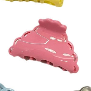Pince à cheveux rose en acétate en forme de coquillage au design de nuage évidé
