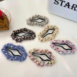 Koreanischer Stil Wollumwickelt BB-Haarklammer Wolkenform Ausgehöhlt Snap Haarklammer Elegante Süßigkeiten Farbe Plüsch Haarnadel