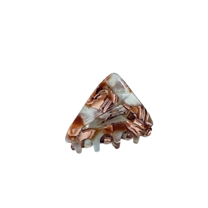 Pince à cheveux triangulaire minimaliste avec motif marbré marron et bleu
