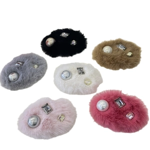 Lot de barrettes en peluche avec perles et strass en six couleurs acidulées