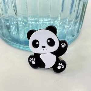 Schattige panda haarclip van acetaat met een klassieke zwart witte glanzende emaille afwerking