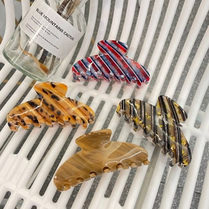 Grande Pince à Cheveux en Acétate Élégante Style Coréen Grain de Bois Rayures Colorées Pince Crabe Antidérapante Pour Femmes Accessoires