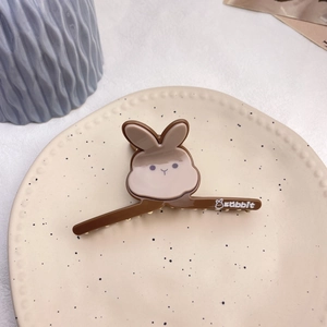Süße Hasen-Haarklammer aus Acryl in Kaffee-Braun mit niedlichem Cartoon-Hasen-Design