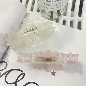 Pinces à cheveux élégantes en acétate crème et rose avec ressorts en métal doré