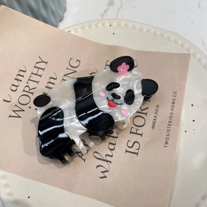 Pince à cheveux panda mignonne en acétate avec détails de fleurs roses et strass fins