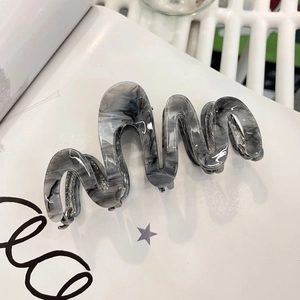Minimalist wavy acetate shark hair claw clip with ink marble texture for women