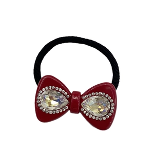 Élastique à cheveux avec nœud rouge élégant orné de cristaux brillants et bande noire