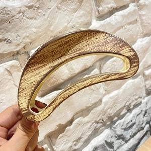 Korean Style Faux Wood Grain Hair Claw Clips For Women Large Non-Slip Hollow Half Moon Hair Clips Retro Hair Accessories
