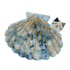 Pince à cheveux minimaliste en forme de coquillage avec chat rose et texture marbrée d'acétate