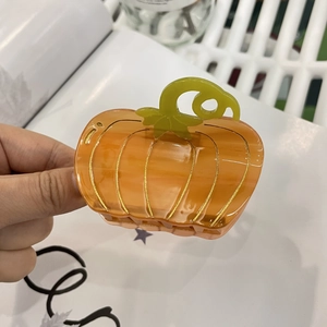 Creative Acetate Pumpkin Hair Claw Clip Festive Halloween Hair Accessory For Women Autumn Harvest Design Orange White Shark Clip