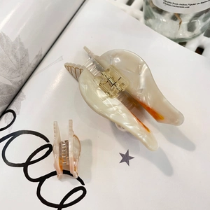 Set de pinces à cheveux en acétate motif coquillage avec finition perle et vagues