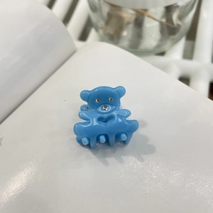 Pince à cheveux ours bleu clair en acétate de cellulose avec strass et découpe coeur