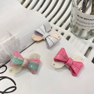 Set di tre fermagli per capelli Y2K in acetato con strass di cristallo in colori pastello