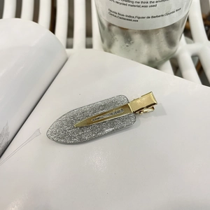 Haarklammer im koreanischen Stil mit silbernem Glitzer und goldener Metallbasis