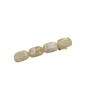 Barrette élégante en résine crème à motif marbré avec base en métal doré pour coiffure femme