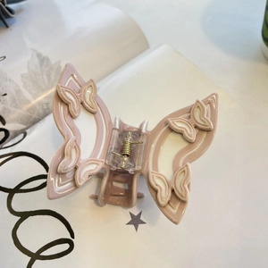 Rosa Schmetterlings-Haarklammer aus Acetat mit 3D-Blumen und mattem Finish