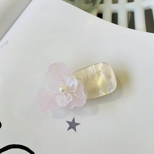 Barrette à fleurs rose et perle sur base en résine crème, accessoire cheveux y2k