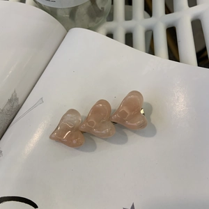 Barrette à cheveux élégante avec cœurs rose clair et base en métal doré chic