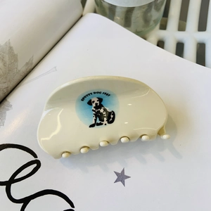 Pinza para el pelo de acrílico blanco crema con estampado de perro dálmata y 7 dientes