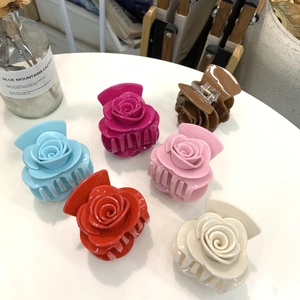 Pince à Cheveux Fleur de Rose en Acrylique Fait à la Main Élégant Sucré Floral Pétale Shark Clip Accessoire de Cheveux Femme