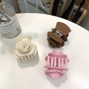 Lot de 3 pinces à cheveux en forme de rose en acrylique beige, marron et rose poudré