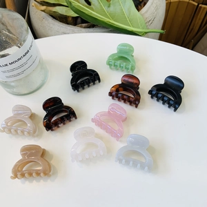 Pince à Cheveux Papillon en Plastique Creux Mode Petit Semicercle Pince à Cheveux Femmes Filles Accessoires Cheveux Quotidiens