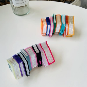 Pinza per capelli design libri impilati colorati in acetato di qualità con finitura perlata