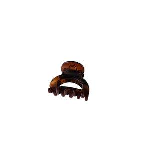 Pince à cheveux minimaliste en écaille de tortue avec finition ambre marron élégante