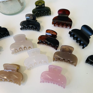 Petites Pinces À Cheveux Carrées D'été Pour Femmes Plastique Géométrique Couleur Jelly Pinces À Cheveux Antidérapantes Accessoires