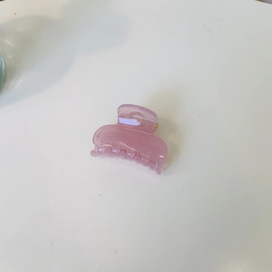 Pince à cheveux carrée rose translucide pour femmes, accessoire de coiffure au design épuré