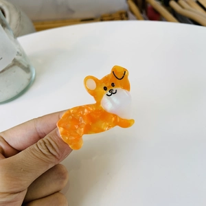 Pince à cheveux Corgi mignonne en acétate avec motif marbre orange et détails nacrés