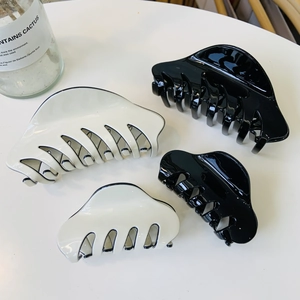 Lot de 4 pinces à cheveux minimalistes noires et crème en grandes et moyennes tailles