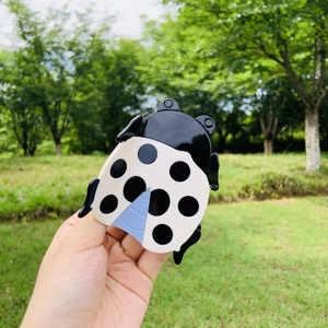 Pince à cheveux coccinelle mignonne en acétate blanc à pois noirs pour queue de cheval