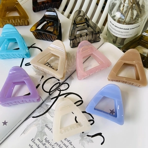 Minimalist Hollow Triangle Hair Claw Clip For Women High Horsetail Shark Clip Thick Hair Styling Accessory Headwear