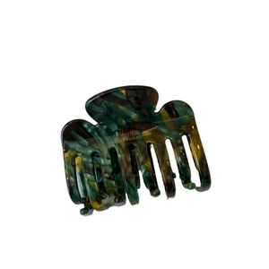 Elegant tortoiseshell cellulose acetate shark hair claw clip with marble texture for women