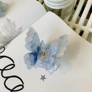 Pince à cheveux papillon élégante en acrylique bleu clair à double couche avec motifs