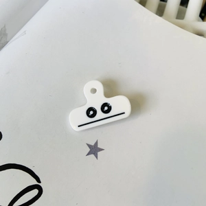 Cute white acrylic fox-shaped hair claw clip with minimalist cartoon face design