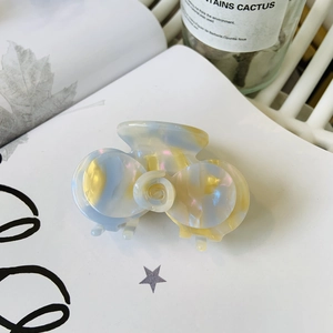 Pinza per capelli a camelia francese con finitura in acetato perlato blu e giallo