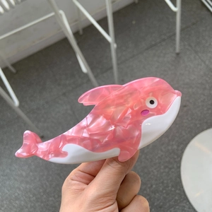 Pinza per capelli a delfino in acetato marmorizzato rosa con design creativo di animali marini