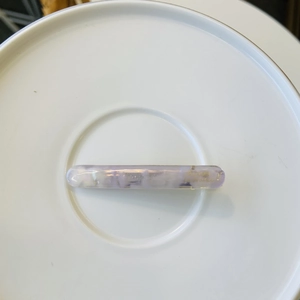 Thickened lavender marble duckbill hair clip with gold lettering on ceramic plate