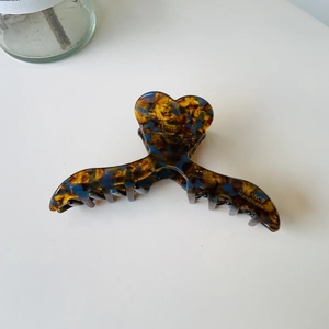 Pince à cheveux cœur en acétate style français avec motif tortue marron et jaune