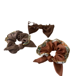 Lot de 3 accessoires cheveux avec chouchous à fleurs léopard et barrettes nœud marron