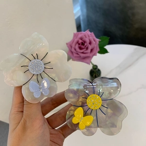 Elegante Pinza per Capelli in Acetato a Fiore con Farfalla e Strass Intarsiati Accessorio Dolce Floreale per Capelli Donna