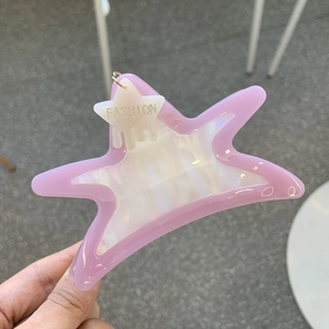 Star-shaped acetate claw clip in gradient lavender and pearl white with fashion pendant